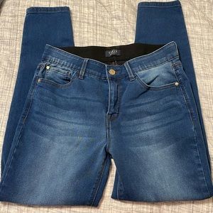 Women’s Curve Appeal skinny jeans